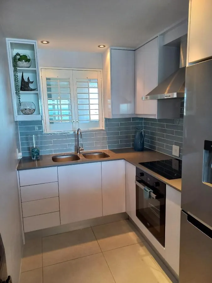 Dolphin Beach H203 Table Mountain Views Bloubergstrand