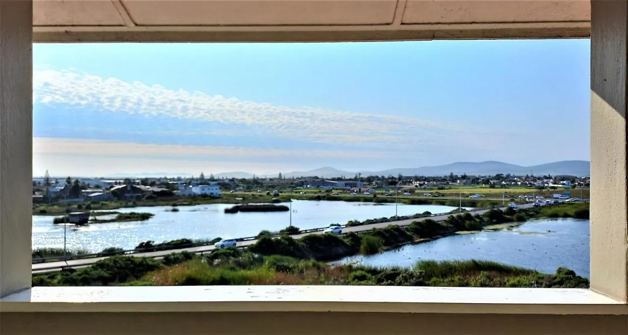 Dolphin Beach H203 Table Mountain Views Bloubergstrand Appartement