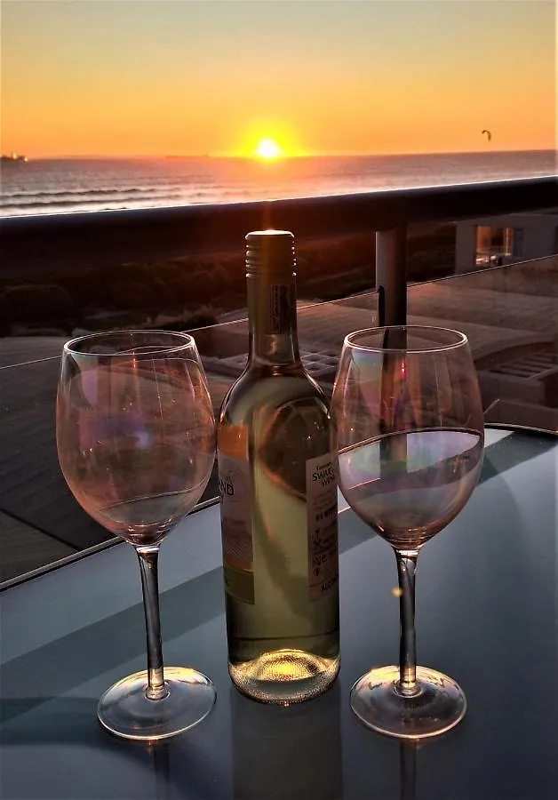 Dolphin Beach H203 Table Mountain Views Bloubergstrand Afrique du Sud